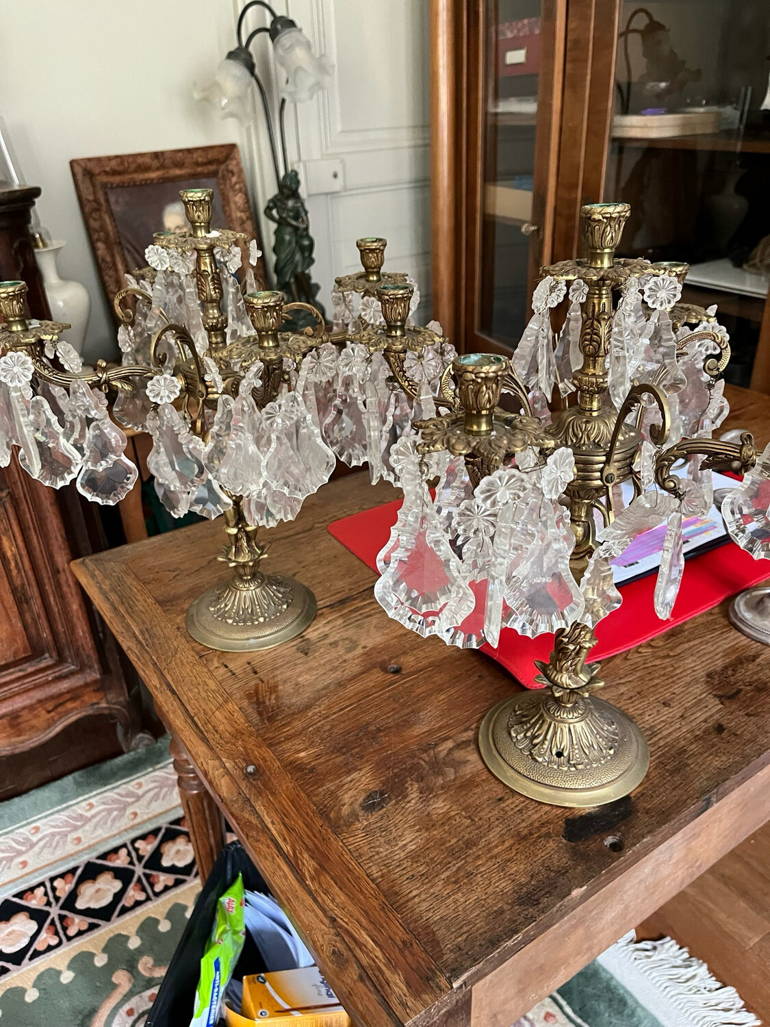 Paire de girandoles de style régence en bronze doré et pampilles de verre - H 40 cm