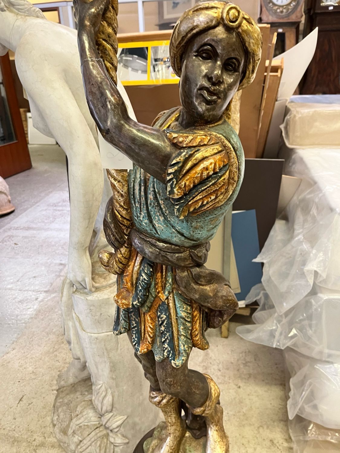 Nubien porte torchère en bois sculpté - H 203 cm