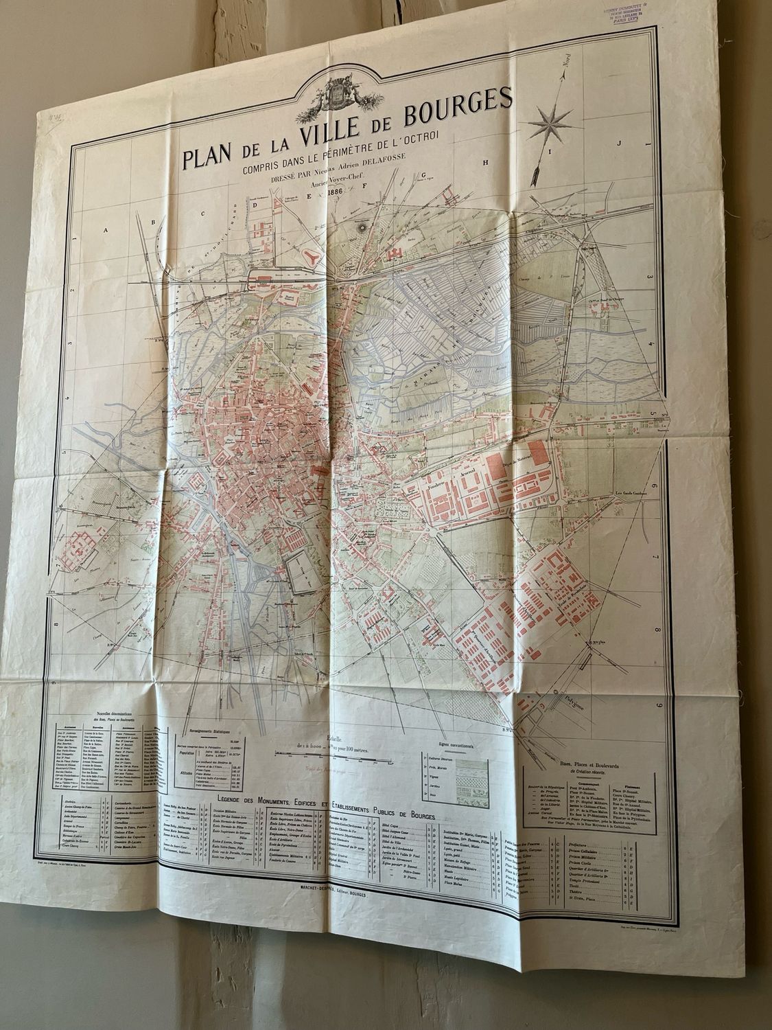 Bourges (cher), Superbe grand plan de la Ville de Bourges « compris dans le périmètre de l’octroi » dressé par Nicolas Adrien Delafosse en 1886, Imprimé sur toile par Marchet-Desprès - 95 x 114 cm Bourges (cher), Superbe grand plan de la Ville de Bourges « compris dans le périmètre de l’octroi » dressé par Nicolas Adrien Delafosse en 1886, Imprimé sur toile par Marchet-Desprès - 95 x 114 cm