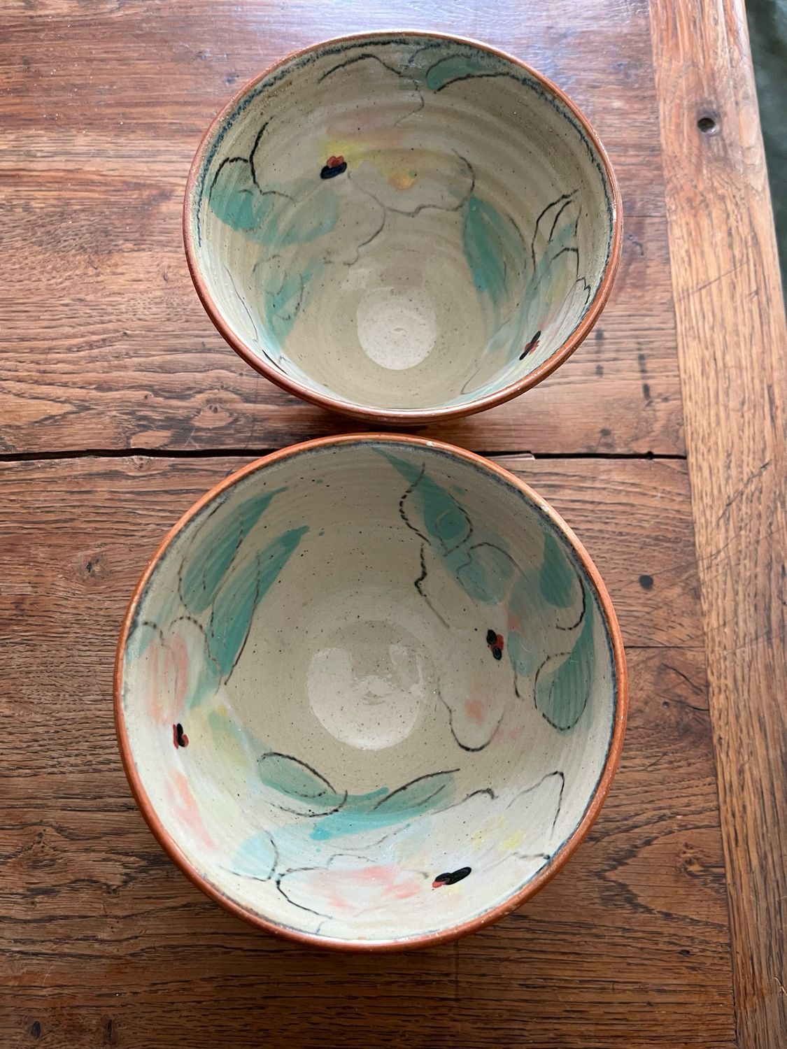 Paire de bol en terre cuite, décor floral, Claudie CHARNAUD-GUILLAUME