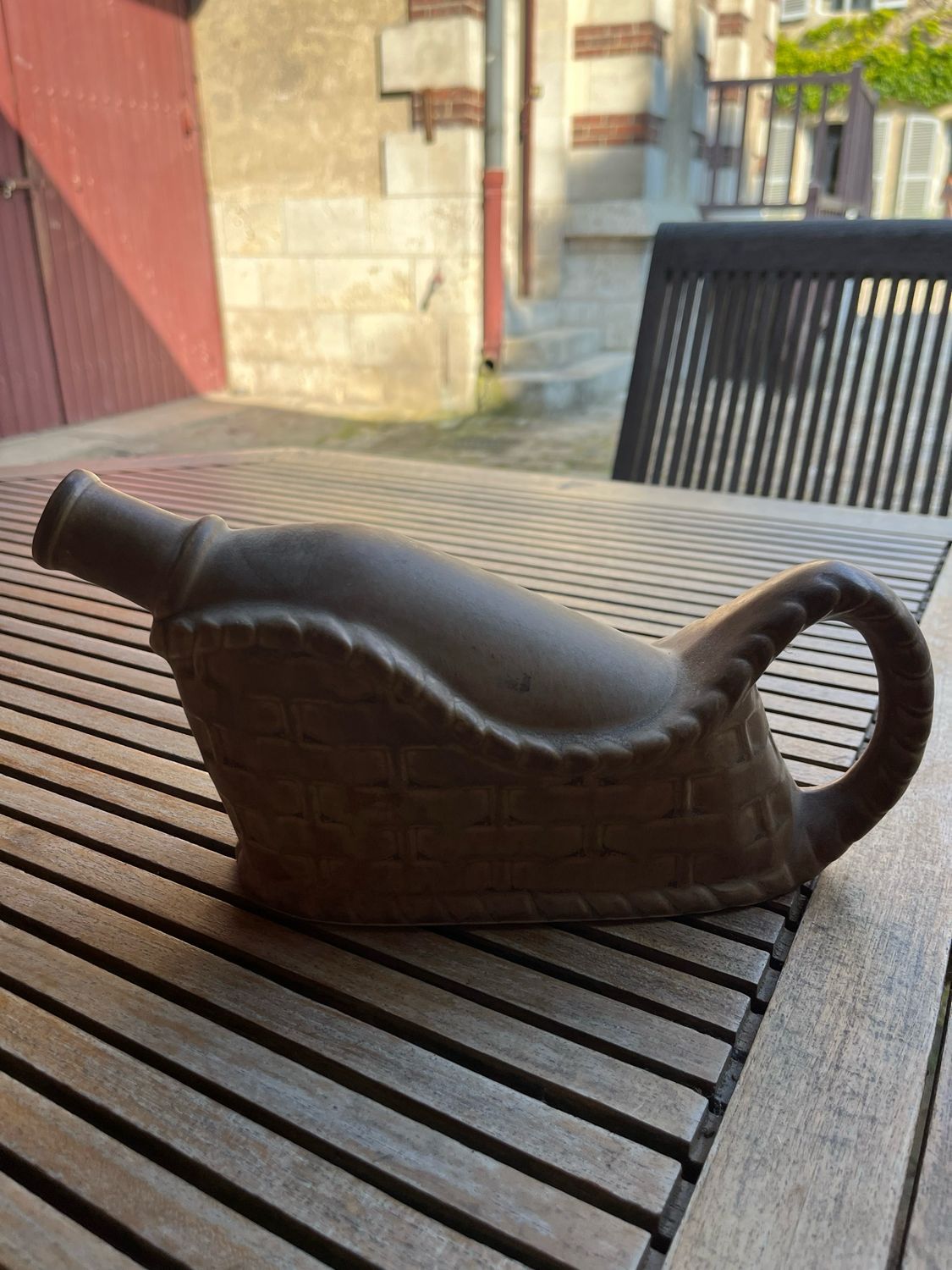 DENBAC, Cruchon en forme de bouteille en grès émaillé brun - 13 x 26 x 6 cm