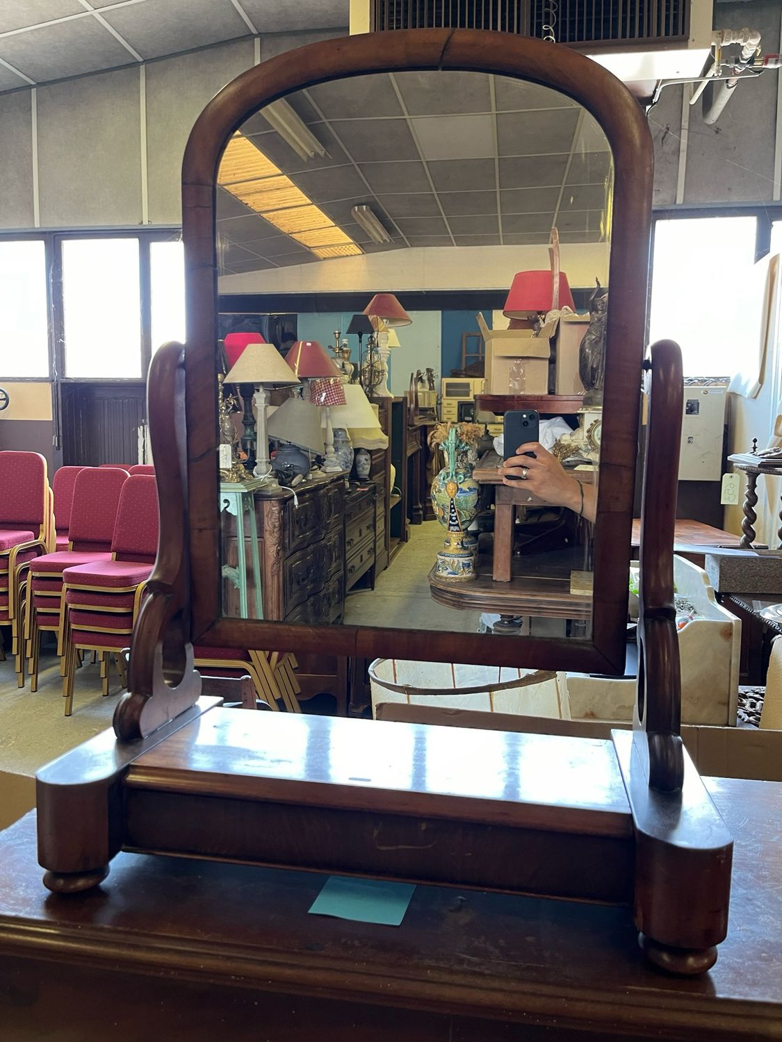 Barbière de table en placage d’acajou ouvrant par abattant. XIXe - 76 x 55.5 cm