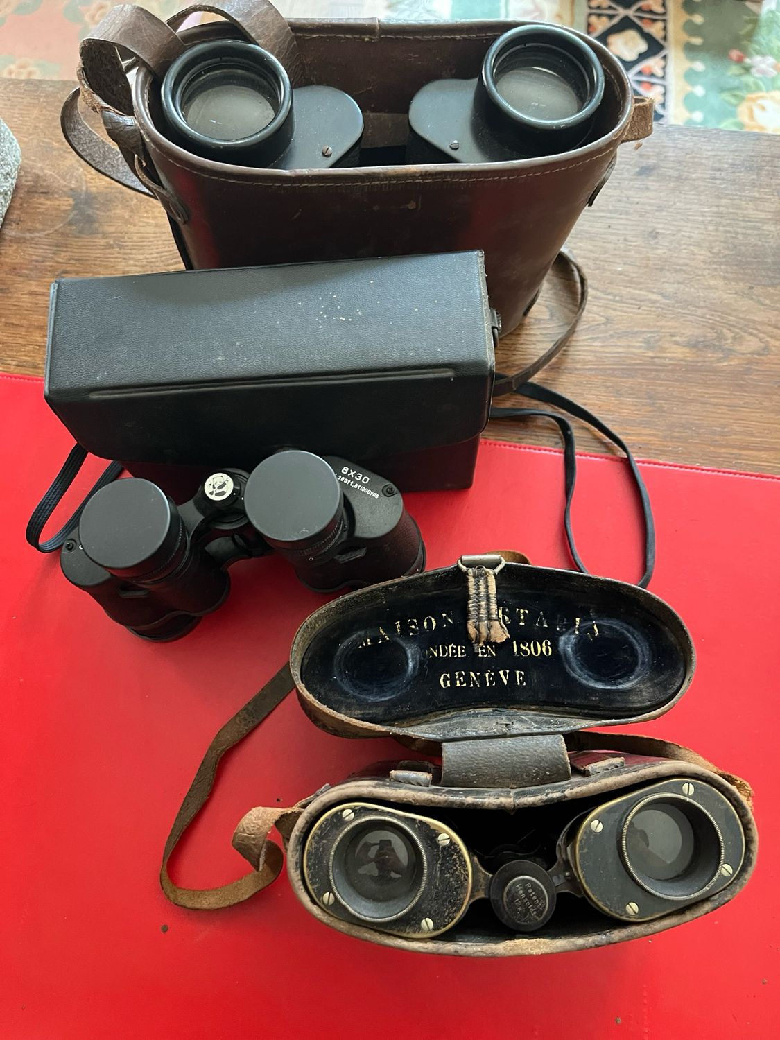 Trois jumelles vendu seul dont : Artaria Genève, Panda, et BBT Krauss.