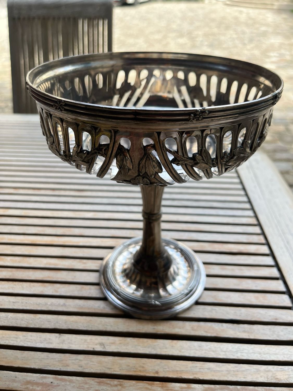 Coupe à fruits en métal argenté - D 18,5 x 22 cm