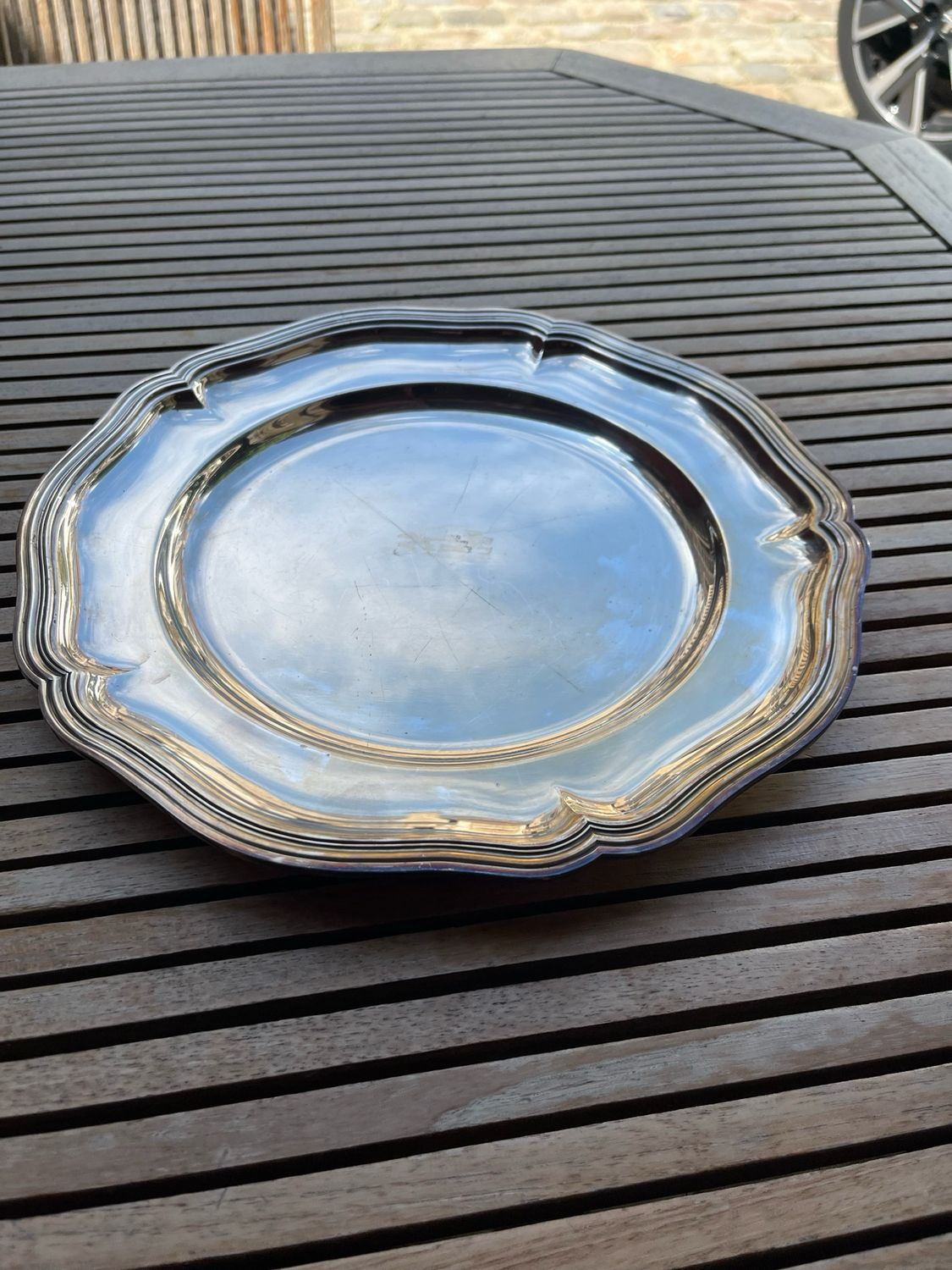 Plateau en métal argenté rond - D 32 cm