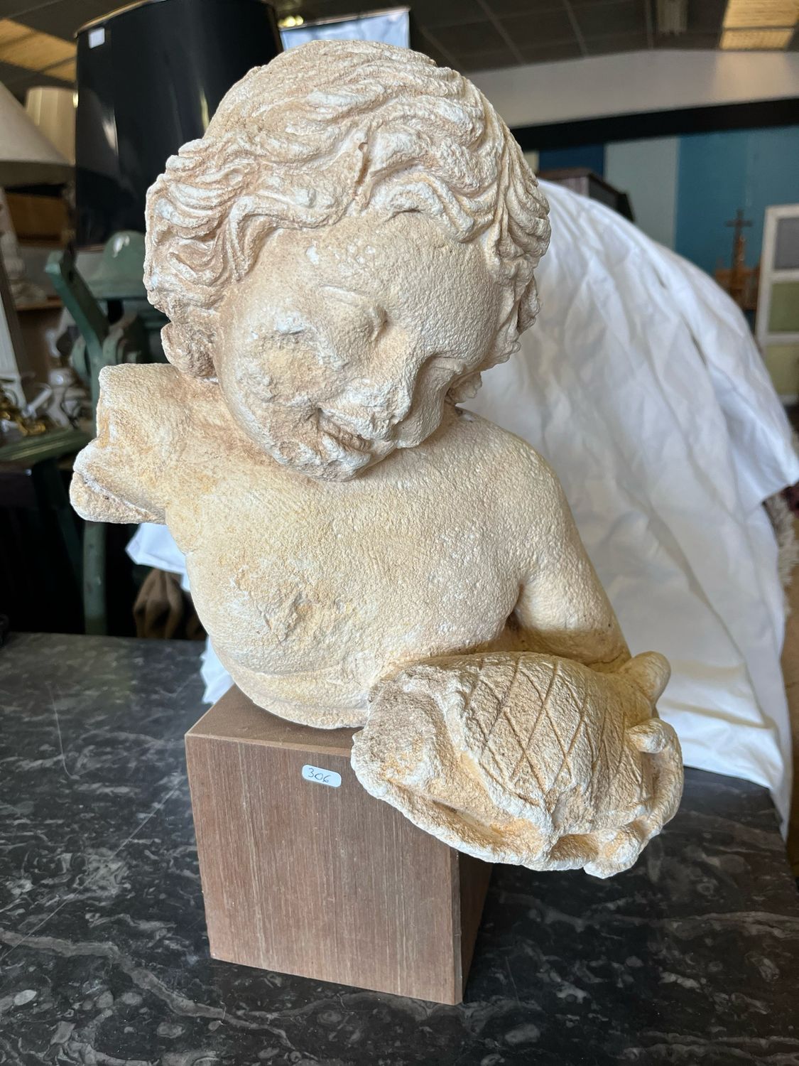 Sculpture en plâtre dans le style antique représentant probablement mercure tenant une tortue, sur socle bois - H 45 cm