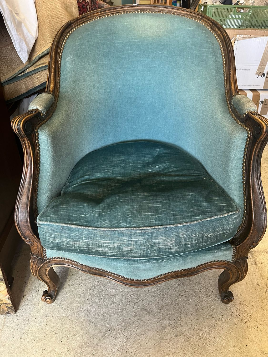 Bergère de style L XV, garniture de velours bleu.