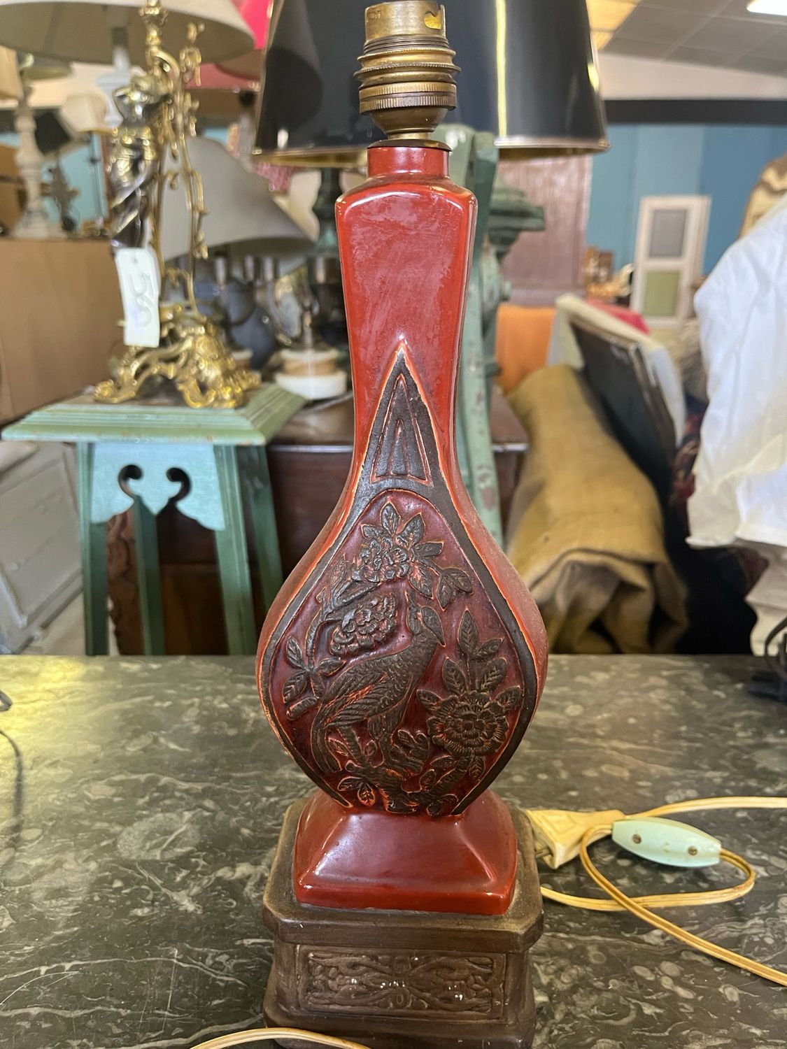Lampe rouge, motif oiseau branché