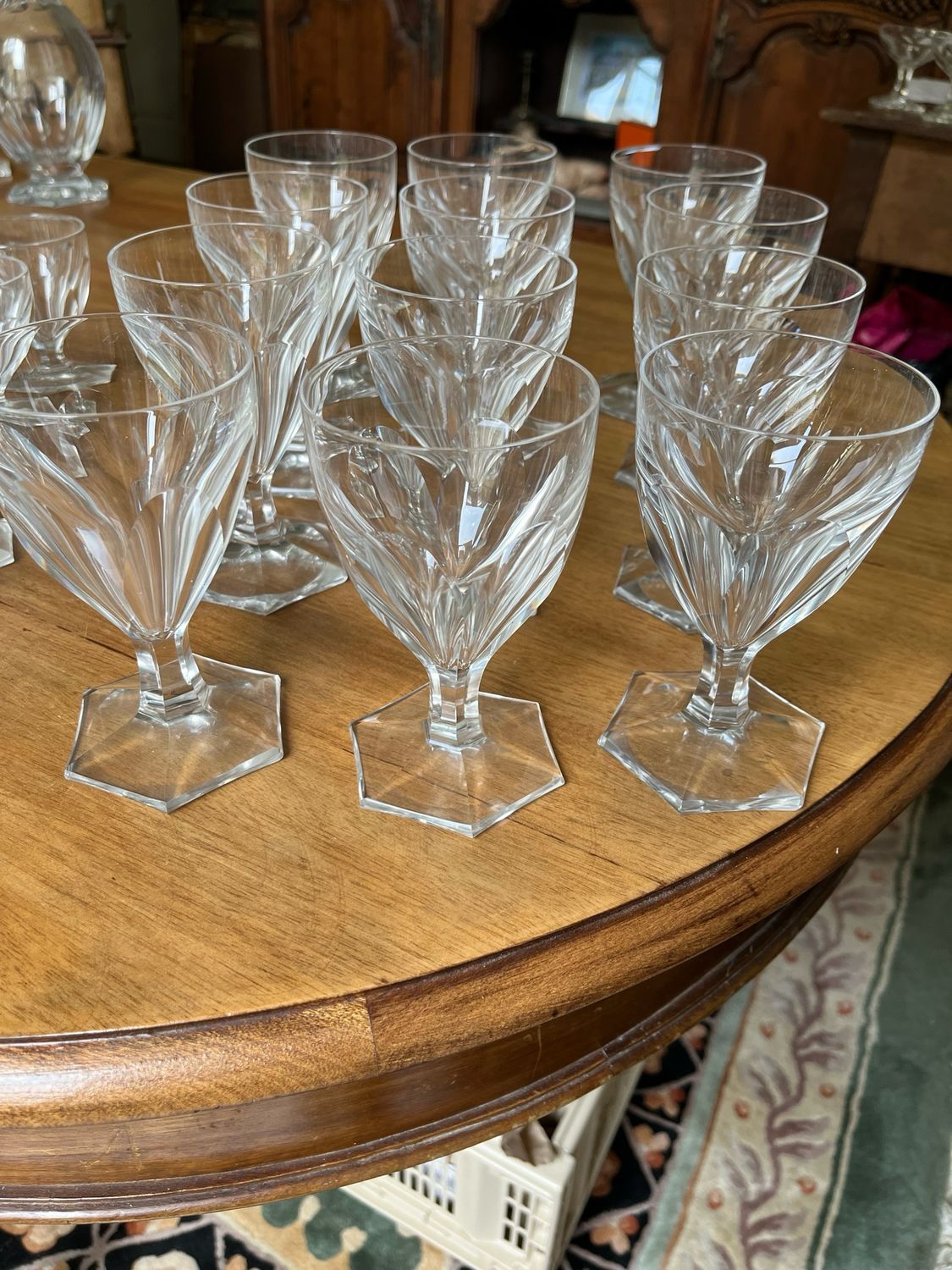 Le verre à eau en cristal taillé - H 13,5 cm