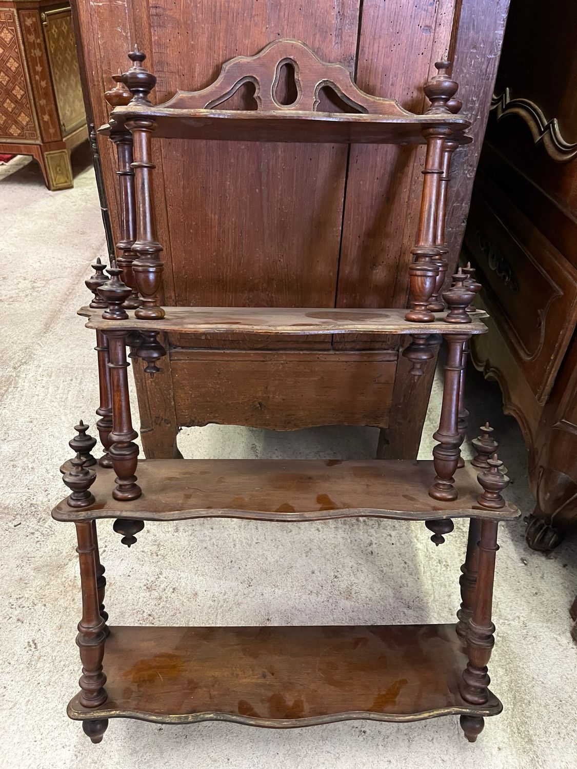 Étagère d’applique en acajou, 19e - H 84 cm x L 60 cm X P 18 cm