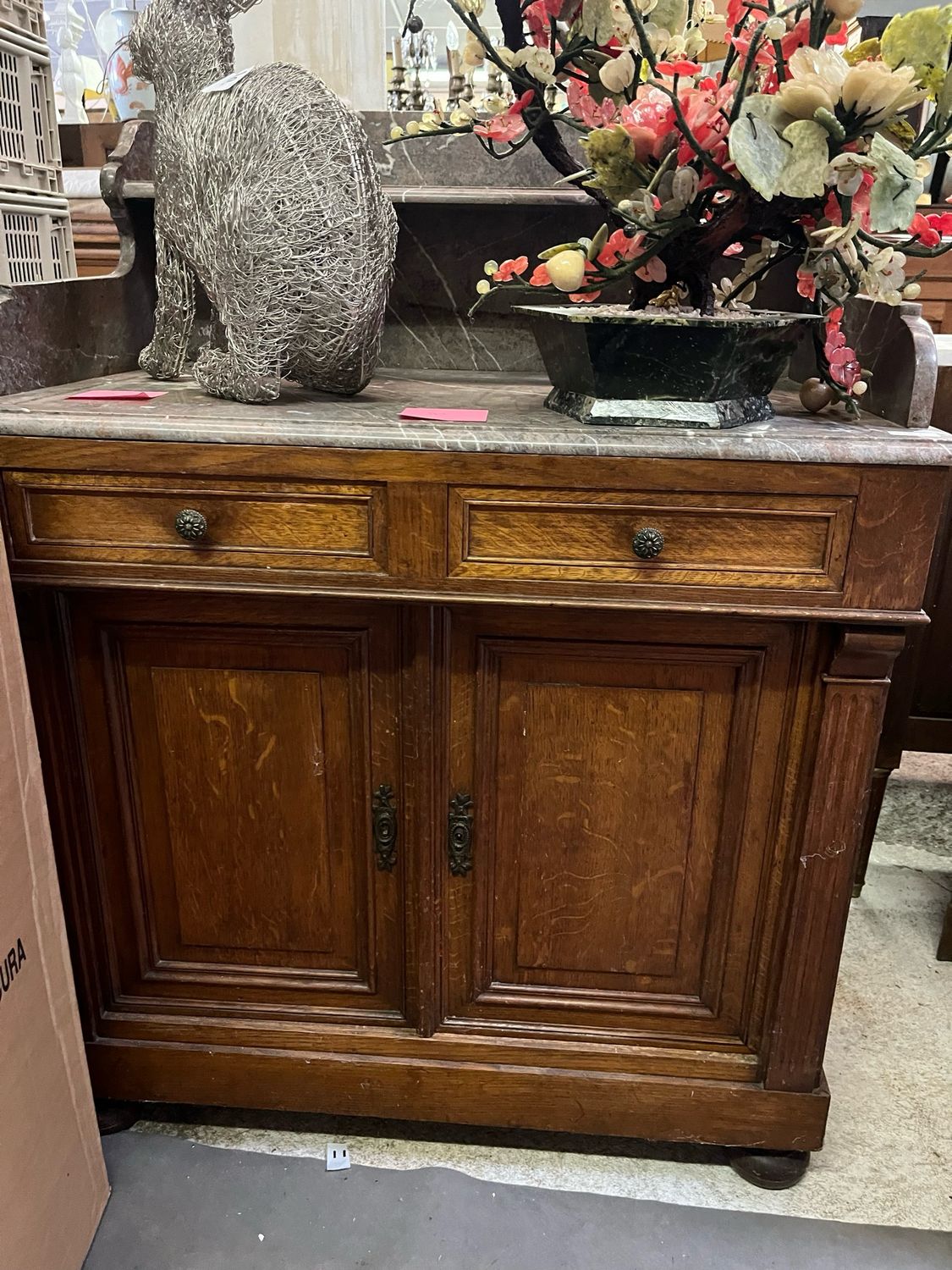 Commode de toilette avec son marbre ouvrant à deux portes et deux tiroirs