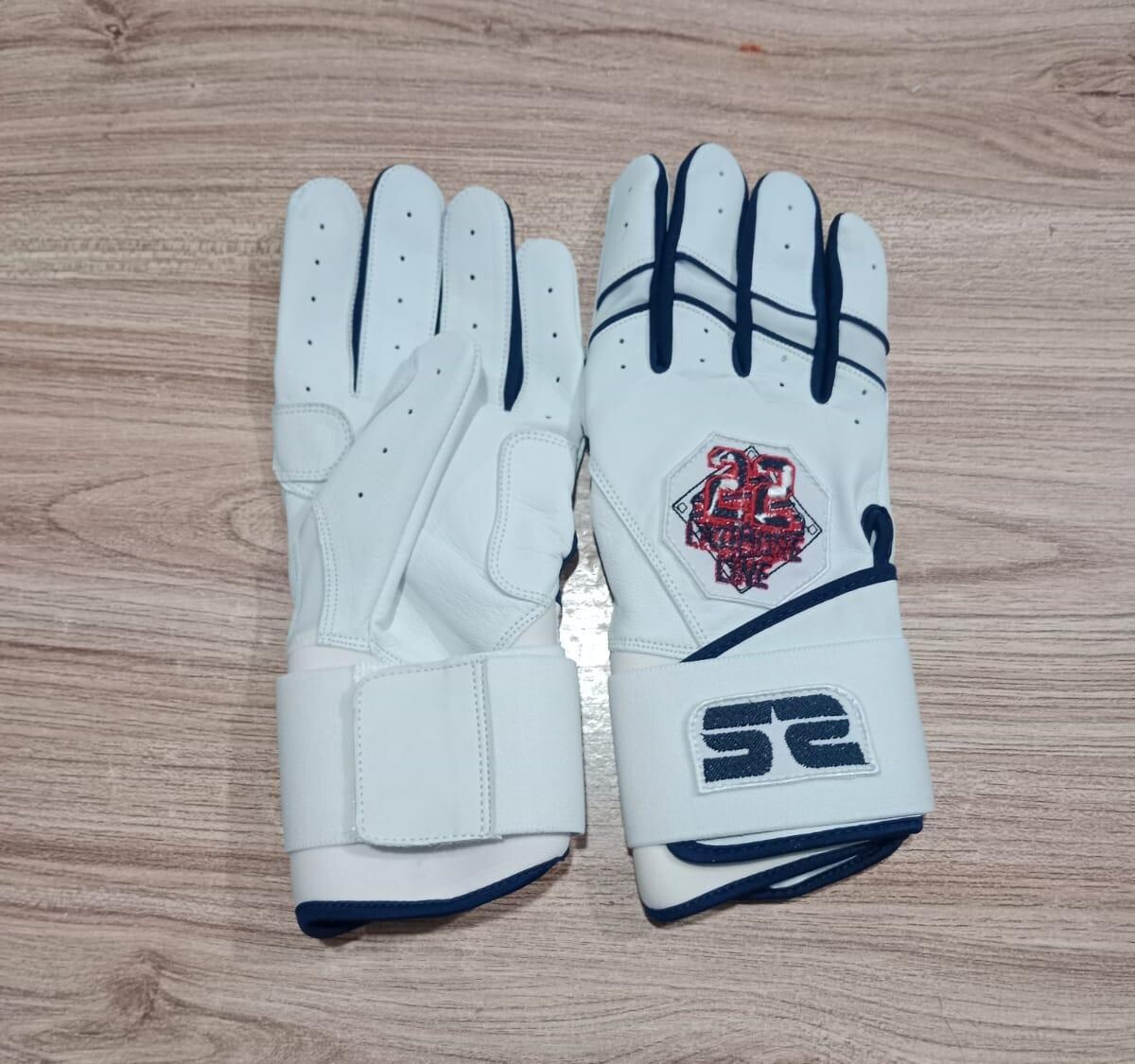 Latimore Line Supreme Swings Batting Glove White &amp; Navy
