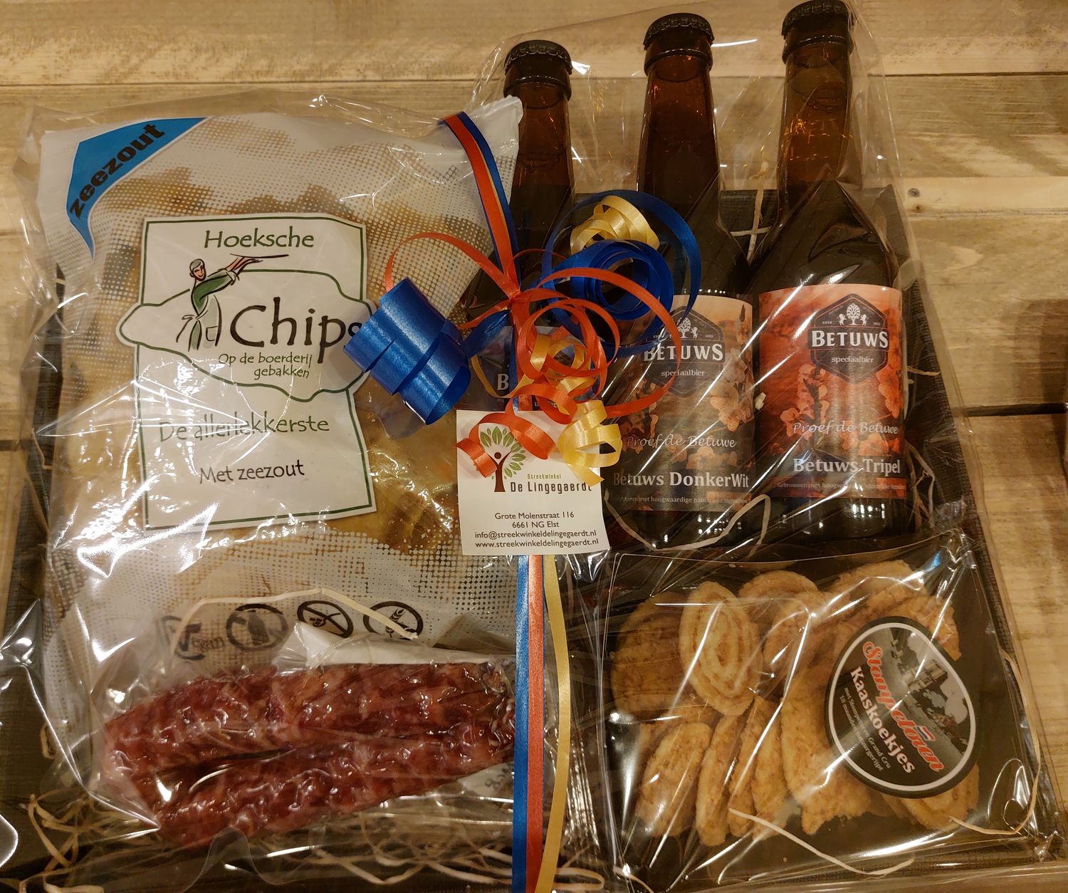Cadeaupakket: Betuwe bierpakket 3 flesjes + chips+ kaaskoekjes en knoflookworst (BIO)(Alleen in de winkel verkrijgbaar indien de producten nog op voorraad zijn)