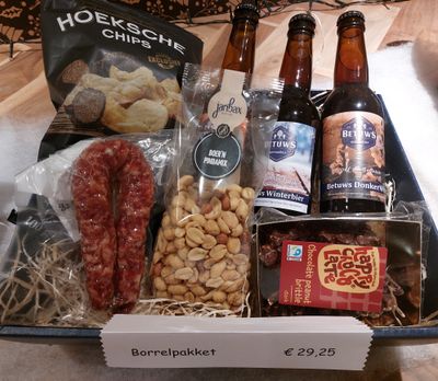 Cadeaupakket: Borrelpakket (kerst)(Alleen in de winkel verkrijgbaar indien de producten nog op voorraad zijn)