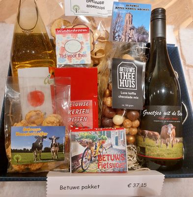 Cadeaupakket: Betuwe pakket (kerst)(Alleen in de winkel verkrijgbaar indien de producten nog op voorraad zijn)