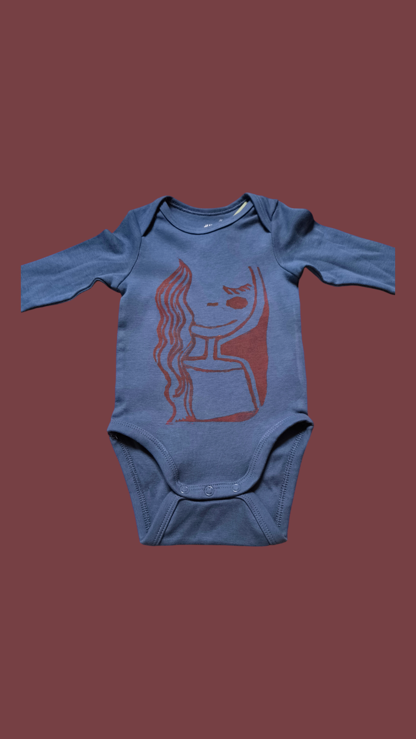 BODY BEBE&#39; IN COTONE  68 CM, misura: maniche lunghe blu  donna bionda