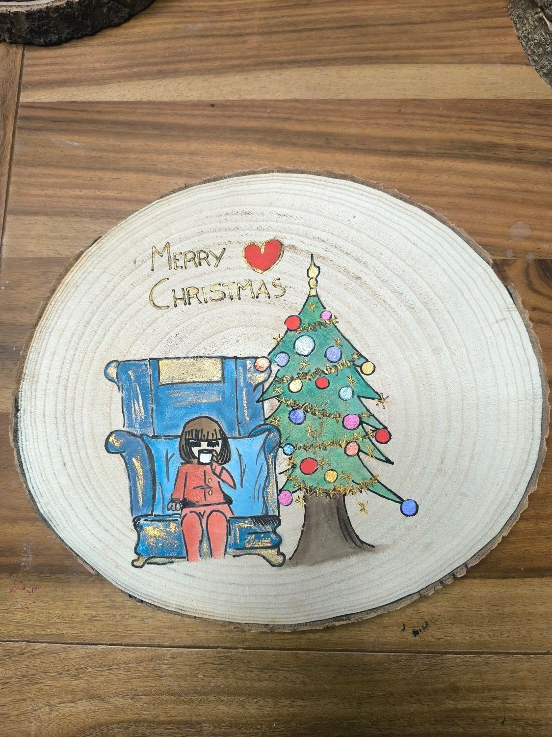 Centro tavola in legno disegnato e dipinto a mano