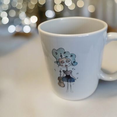 Tazza in ceramica donna musicale