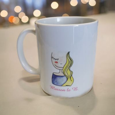 Tazza in ceramica donna bionda