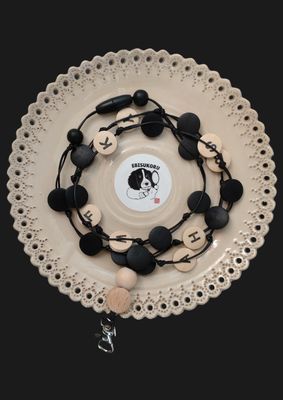 Avainkaulakoru skandinavian "I LOVE READING"