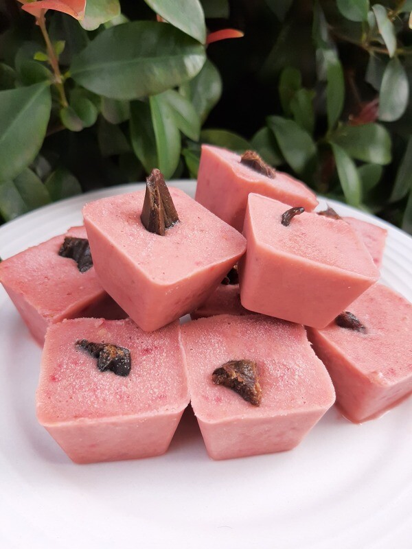 Strawberry &amp; Liver biltong Freezie