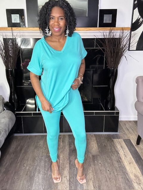 Chill Set V-Neck