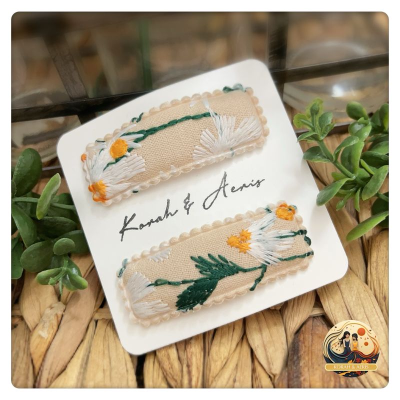 Embroidered Daisy Fabric Snap Clips (2pcs)
