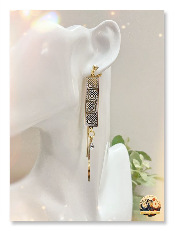 Pajnyiag (Hmong Inspired 18k)