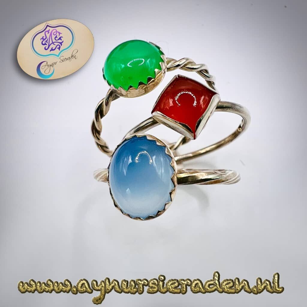 Drie Kleuren zilveren ringenset met carneool, chalcedoon en aventurijn – Aynur Sieraden
