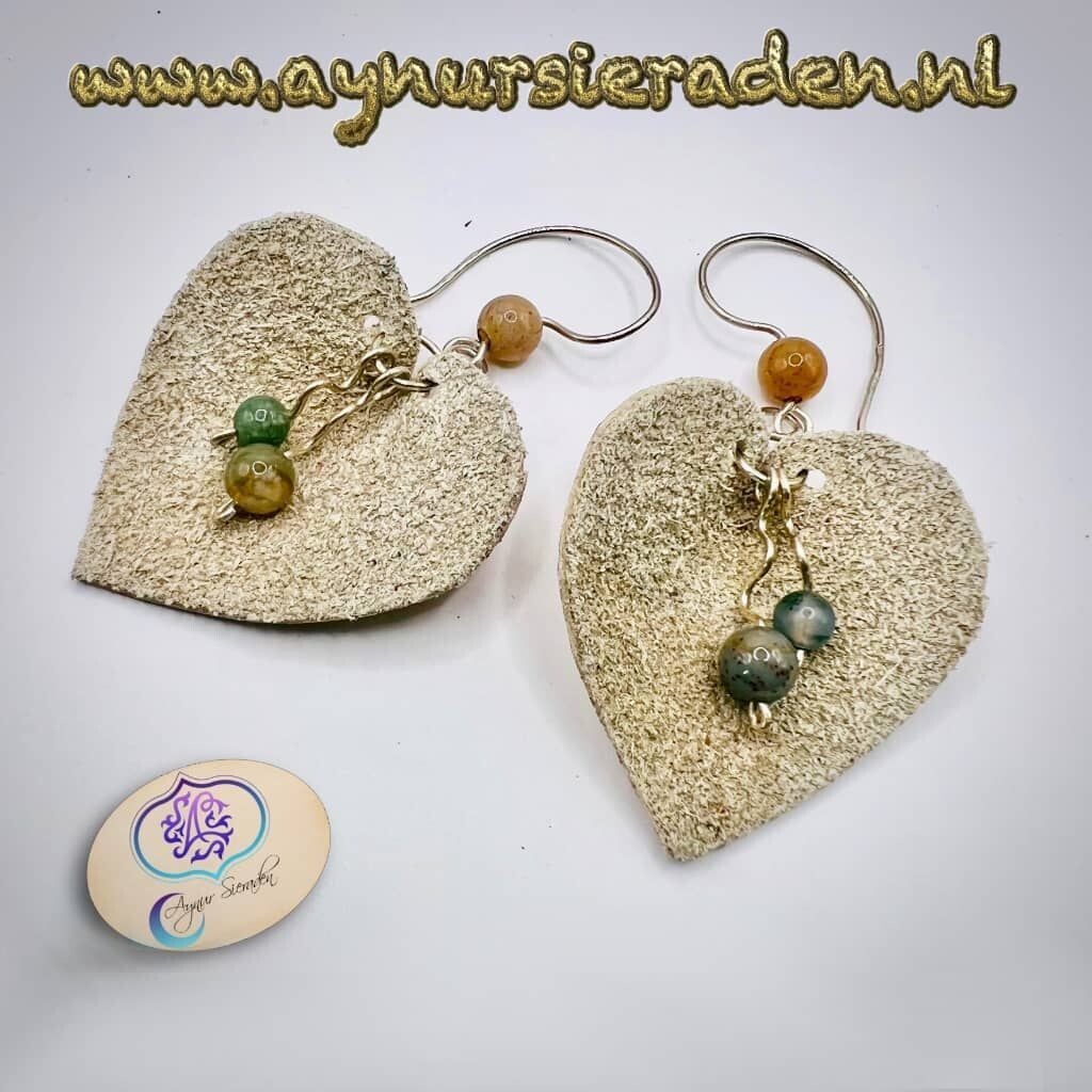 Handgemaakte zilveren oorbellen met leren blad en agaat kralen – Herfstbladeren collectie
