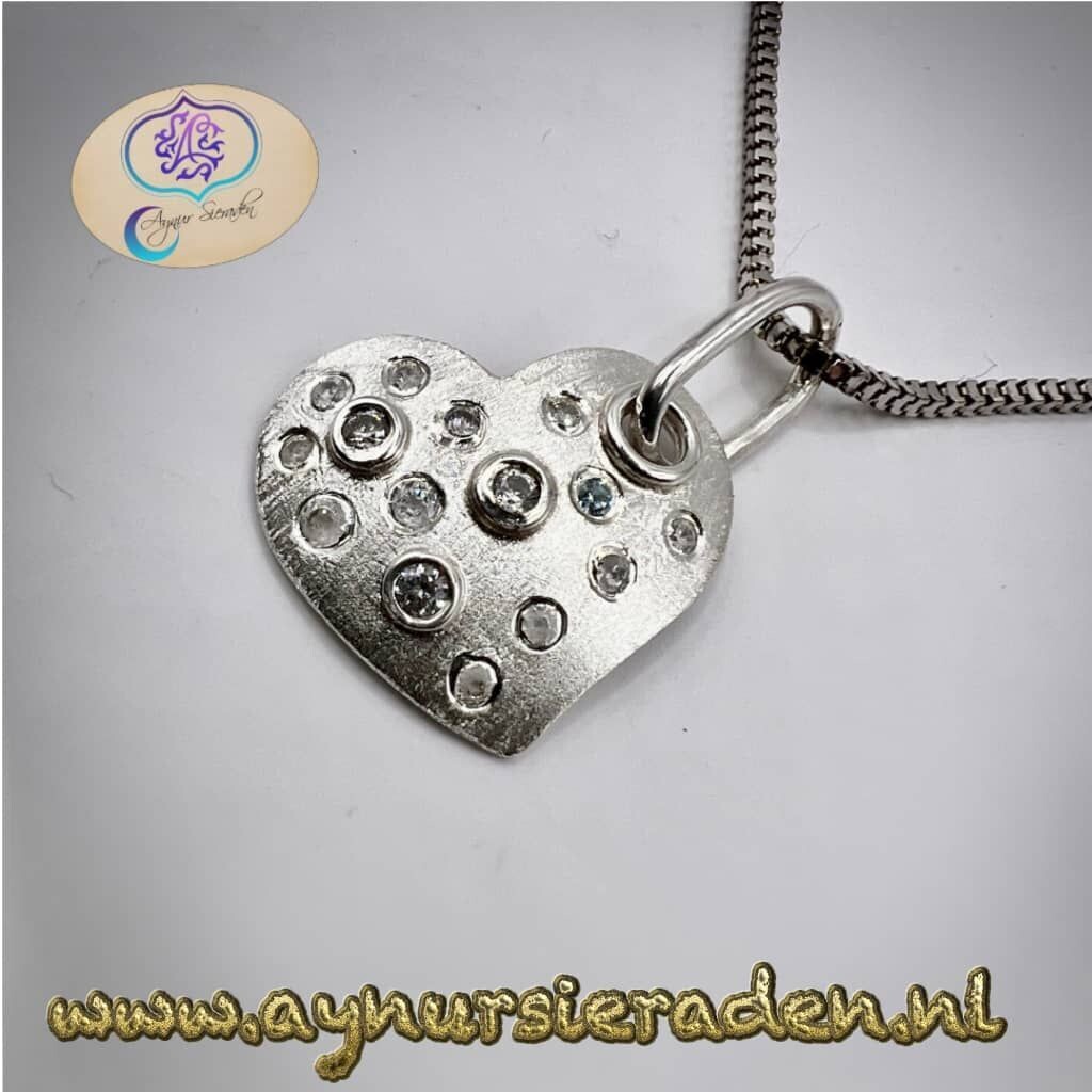 Hart hanger met zirkonia's