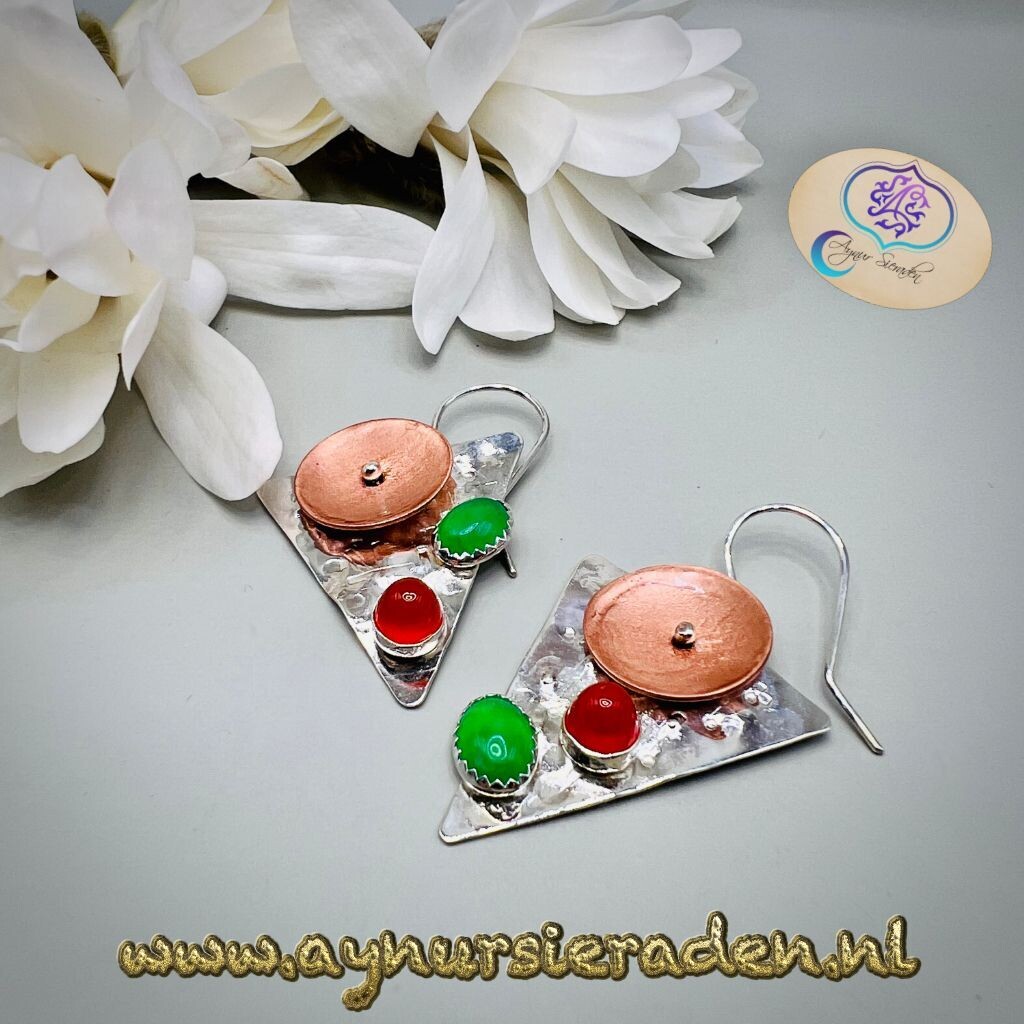 Handgemaakte zilveren oorbellen Kleuren en Vormen met carneool en aventurijn, uniek ontwerp van Aynur Sieraden