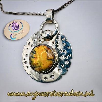 Aynur zilveren hanger met gele jaspis – handgemaakt sieraad