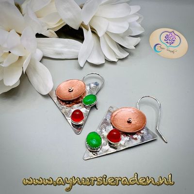 Handgemaakte zilveren oorbellen Kleuren en Vormen met carneool en aventurijn, uniek ontwerp van Aynur Sieraden