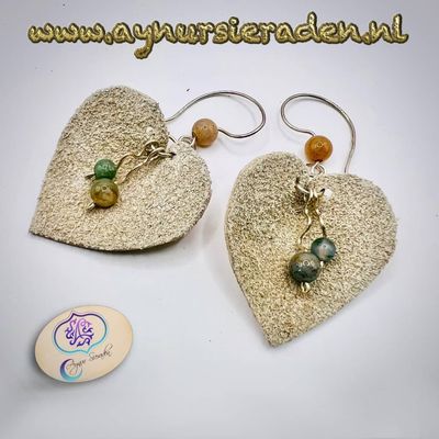 Handgemaakte zilveren oorbellen met leren blad en agaat kralen – Herfstbladeren collectie
