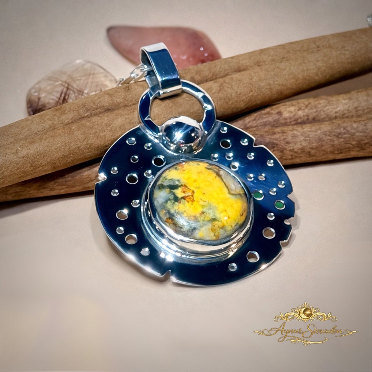 Aynur zilveren hanger met gele jaspis – handgemaakt sieraad