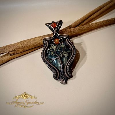 Levensboom hanger – met palm root stone Handgemaakte levensboom hanger met palm root stone in koper