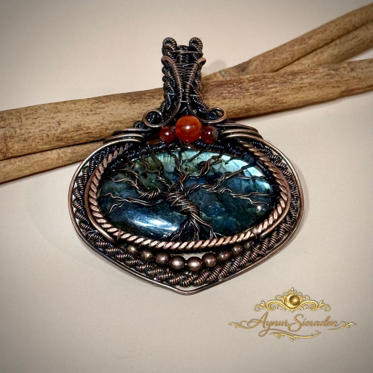 Tree of Life - koperen hanger met labradoriet Tree of Life - koperen hanger met labradoriet