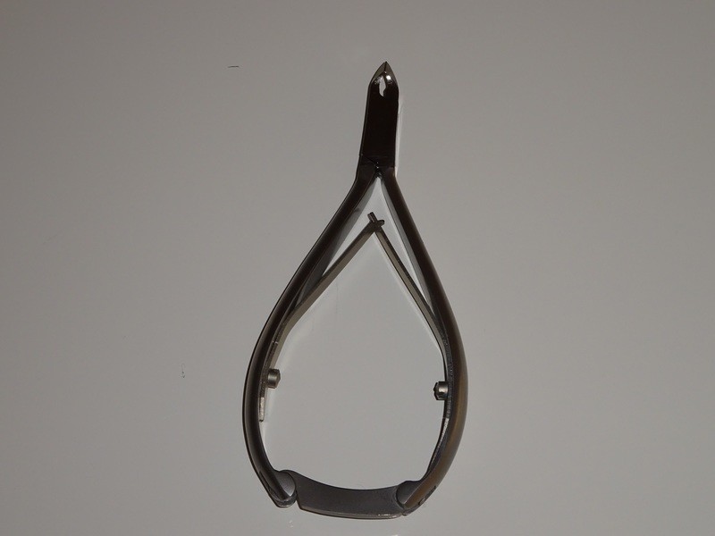 Nagelhautzange mit Sperre, 10.5 cm