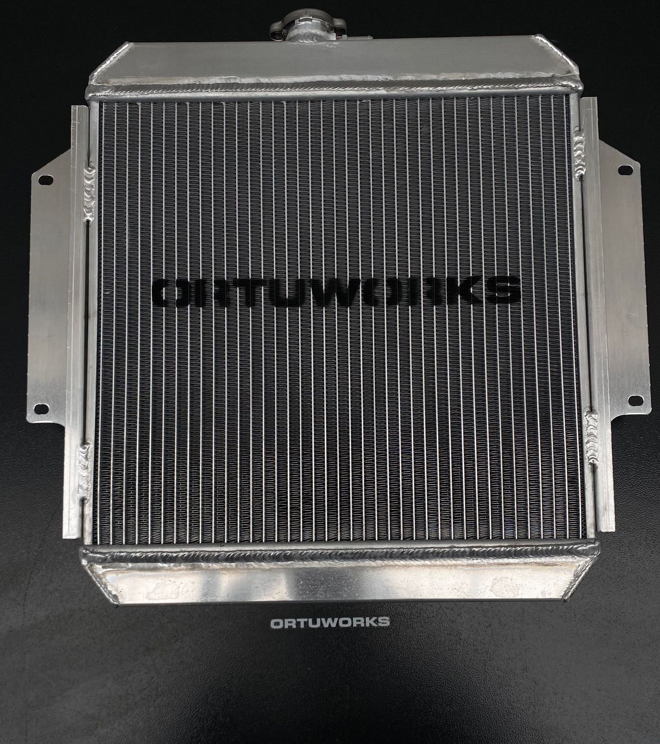 Radiador Aluminio Suzuki Samurai / Santana alto Rendimiento (046)