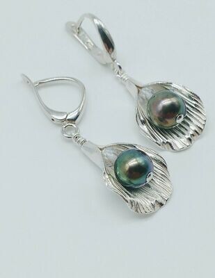 STERLING SILVER HILL TRIBE CALLA LILY PEACOCK PEARL EARRINGS