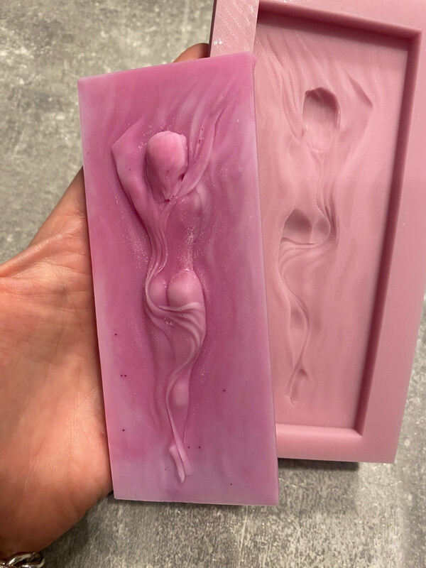 Woman Drape Snap Bar