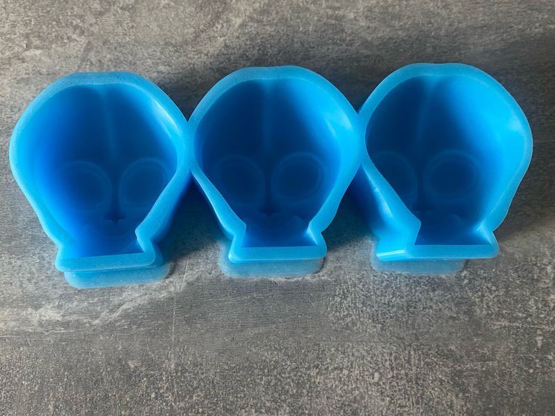 Discounted Alien Heads