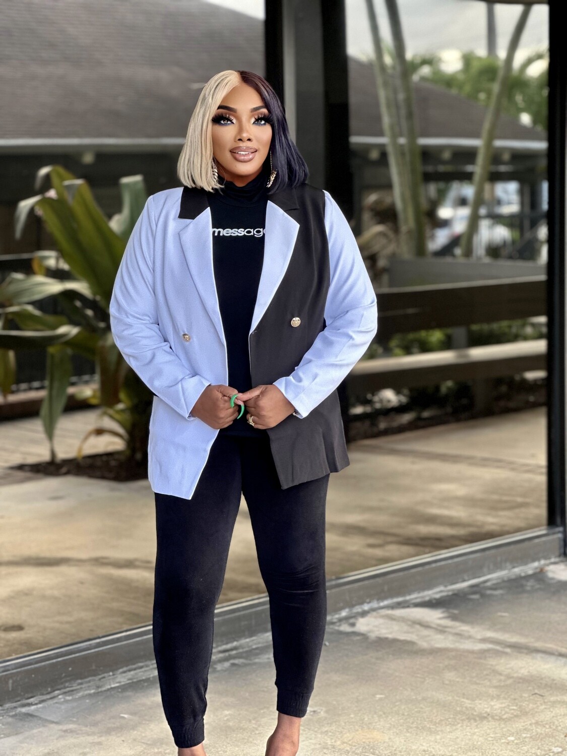 IS IT black or white contrast Blazer