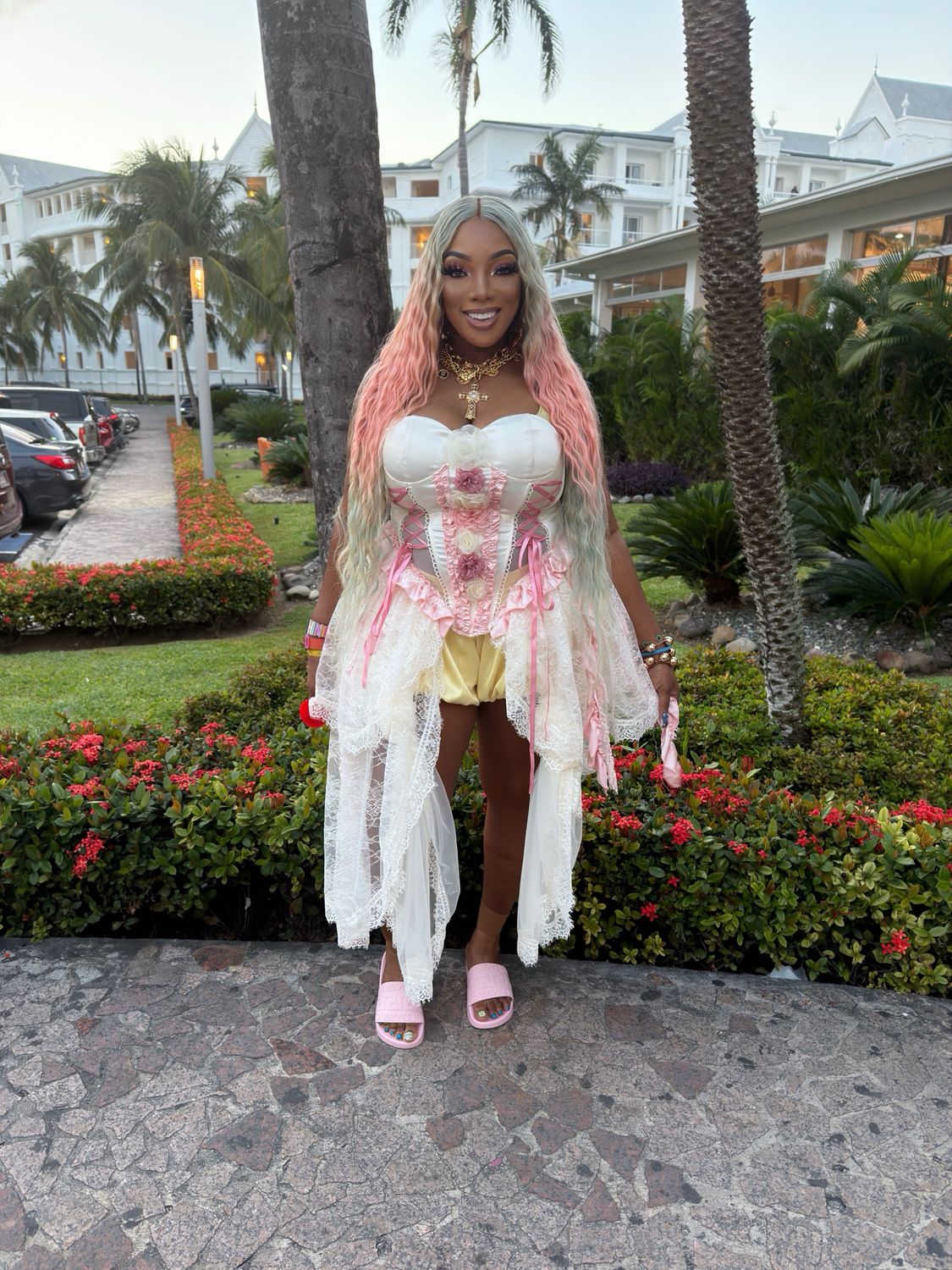 Kenisha 	“The Romantic Reign Corset” ✨