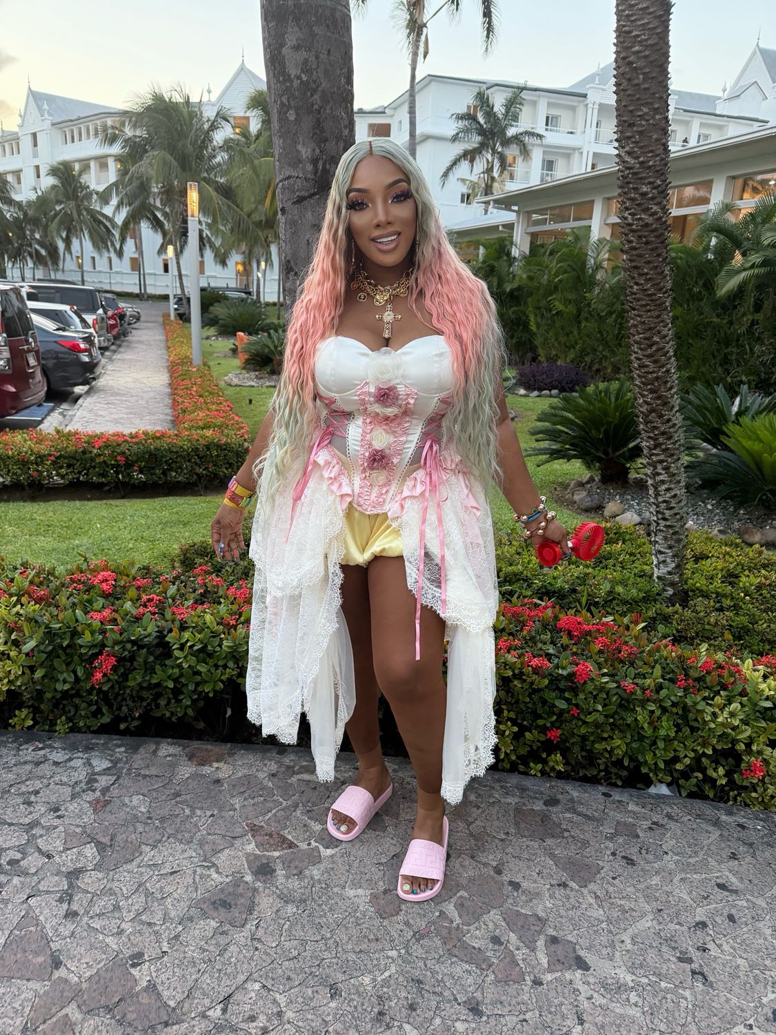 Kenisha 	“The Romantic Reign Corset” ✨