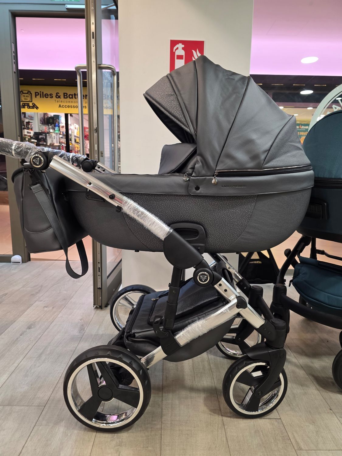 Poussette PROMO 3en1 gris - chassis NOIR!
