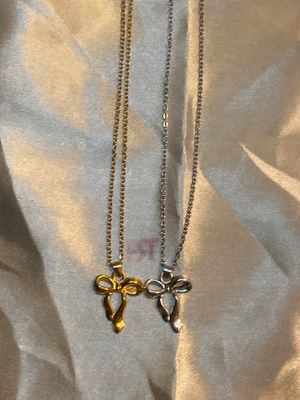 bow necklace