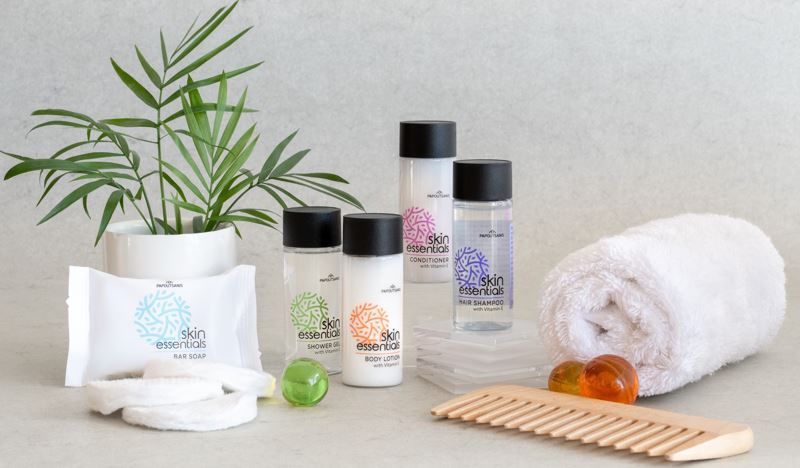 50 Kits salle de bain PREMIUM emballés dans une pochette organza blanche avec Vanity Set