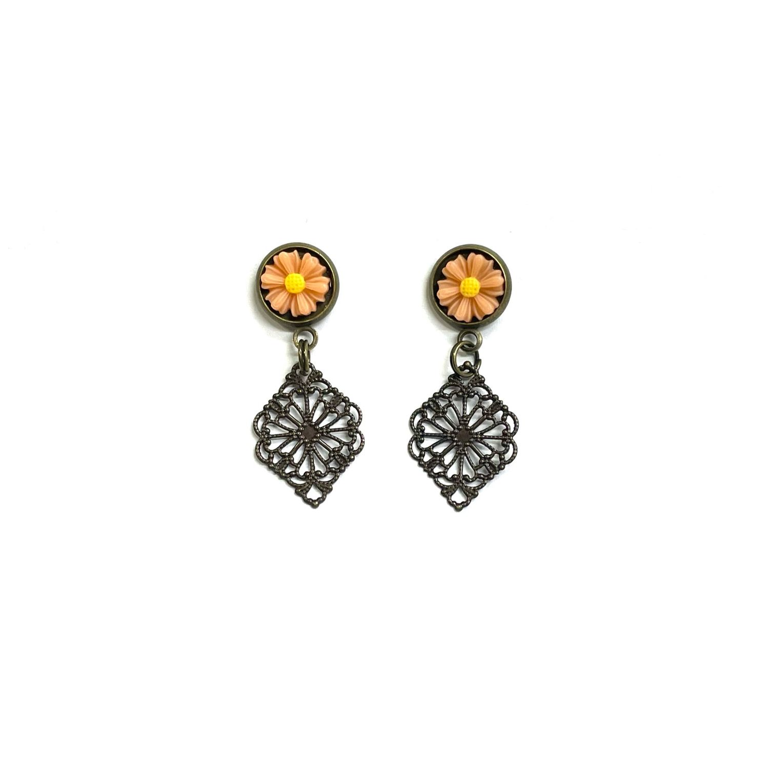 Peach Daisy And Filigree Boot Loot